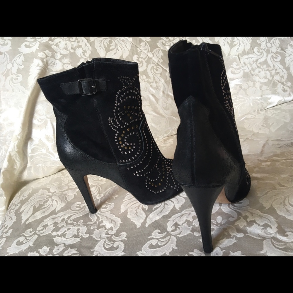 Boots - Picture 2 of 4
